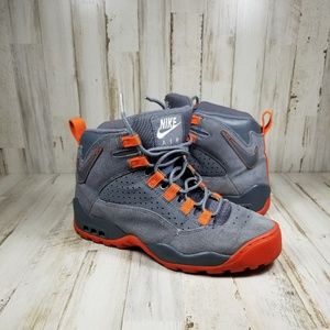 Nike Air Darwin's size 7 Y grey/red